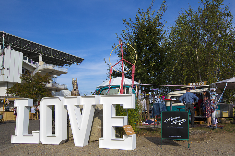 Lettres géantes à louer L O V E