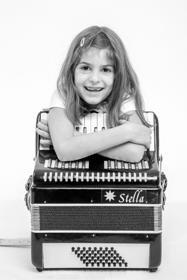 portrait enfant et son accordéon