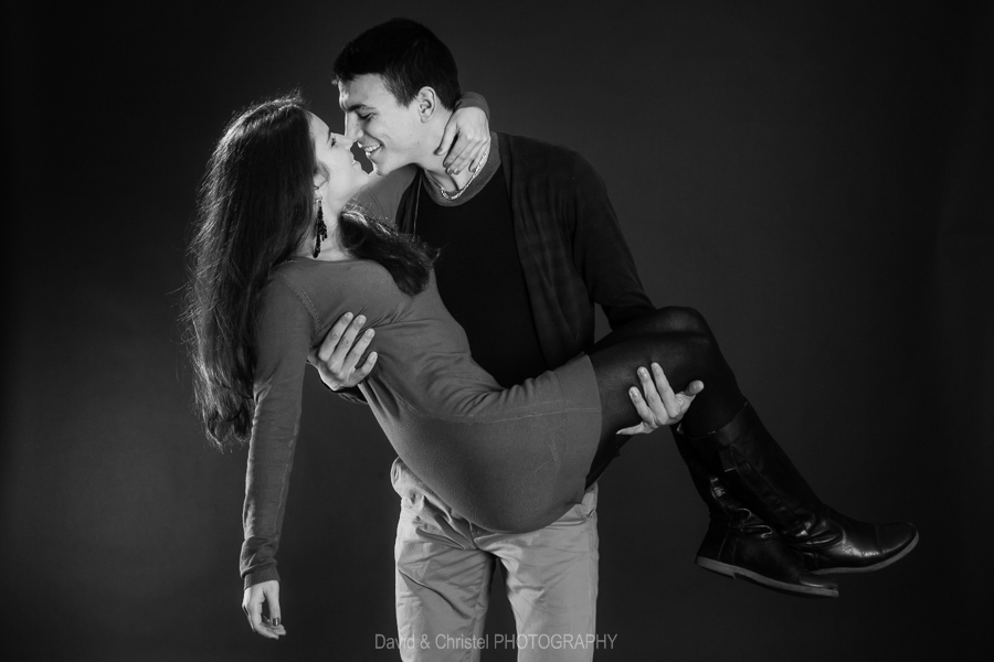 Portrait en noir et blanc en studio