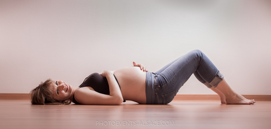 photo femme enceinte couchée