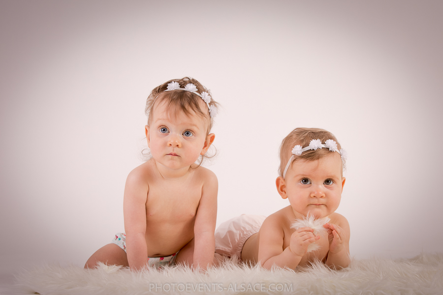 Seance Photo De Famille Avec 2 Petites Jumelles Adorables